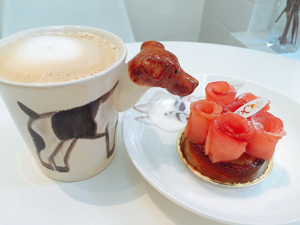 「科技大樓」擁有撫慰人心魔法的法式甜點店-嗜甜點！ 推薦宛如沙漠中的玫瑰～蘋果手桿千層派！！