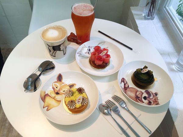 「科技大樓」擁有撫慰人心魔法的法式甜點店-嗜甜點！ 推薦宛如沙漠中的玫瑰～蘋果手桿千層派！！