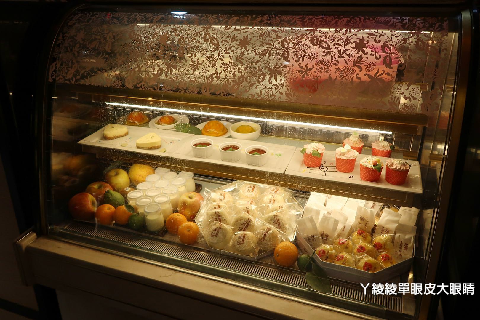 桃園下午茶推薦《三姑的店》,超人氣IG打卡飲料就是它!咖啡自拍藝術拉花