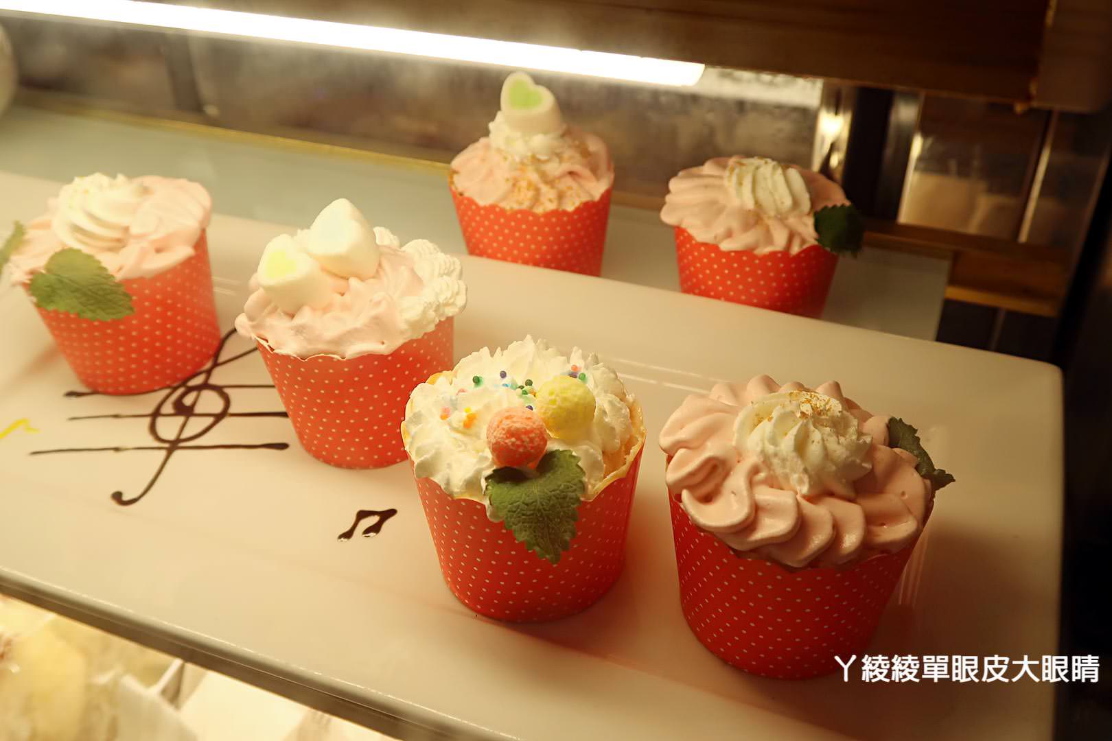 桃園下午茶推薦《三姑的店》,超人氣IG打卡飲料就是它!咖啡自拍藝術拉花