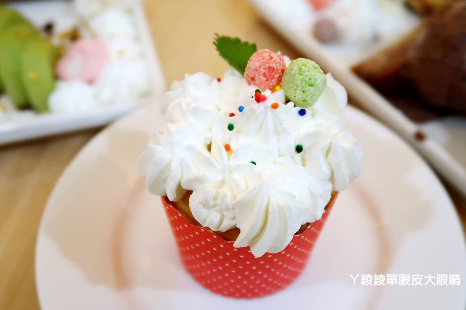 桃園下午茶推薦《三姑的店》，超人氣IG打卡飲料就是它！咖啡自拍藝術拉花