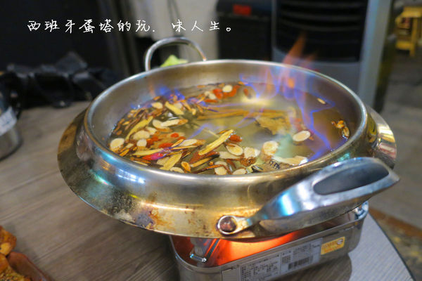 三九八燒烤食堂：三九八燒烤食堂|新竹夜晚嗨起來！各式串燒組合、異國料理炒泡麵、火焰燒酒雞絕對不能錯過～！