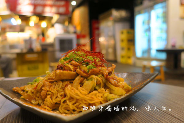 三九八燒烤食堂：三九八燒烤食堂|新竹夜晚嗨起來！各式串燒組合、異國料理炒泡麵、火焰燒酒雞絕對不能錯過～！