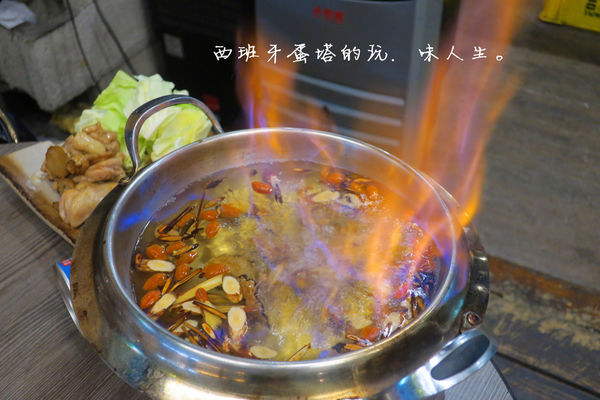三九八燒烤食堂：三九八燒烤食堂|新竹夜晚嗨起來！各式串燒組合、異國料理炒泡麵、火焰燒酒雞絕對不能錯過～！