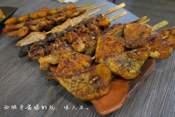 三九八燒烤食堂：三九八燒烤食堂|新竹夜晚嗨起來！各式串燒組合、異國料理炒泡麵、火焰燒酒雞絕對不能錯過～！
