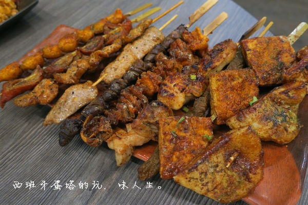 三九八燒烤食堂：三九八燒烤食堂|新竹夜晚嗨起來！各式串燒組合、異國料理炒泡麵、火焰燒酒雞絕對不能錯過～！