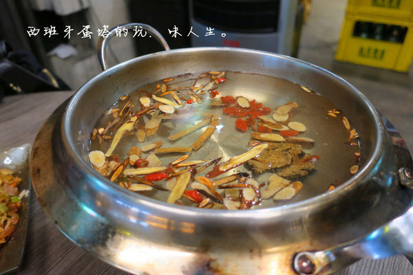 三九八燒烤食堂：三九八燒烤食堂|新竹夜晚嗨起來！各式串燒組合、異國料理炒泡麵、火焰燒酒雞絕對不能錯過～！