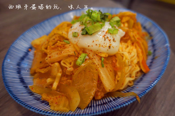 三九八燒烤食堂：三九八燒烤食堂|新竹夜晚嗨起來！各式串燒組合、異國料理炒泡麵、火焰燒酒雞絕對不能錯過～！