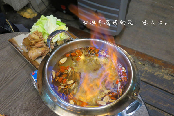 三九八燒烤食堂：三九八燒烤食堂|新竹夜晚嗨起來！各式串燒組合、異國料理炒泡麵、火焰燒酒雞絕對不能錯過～！