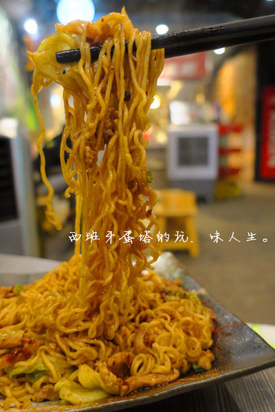 三九八燒烤食堂：三九八燒烤食堂|新竹夜晚嗨起來！各式串燒組合、異國料理炒泡麵、火焰燒酒雞絕對不能錯過～！