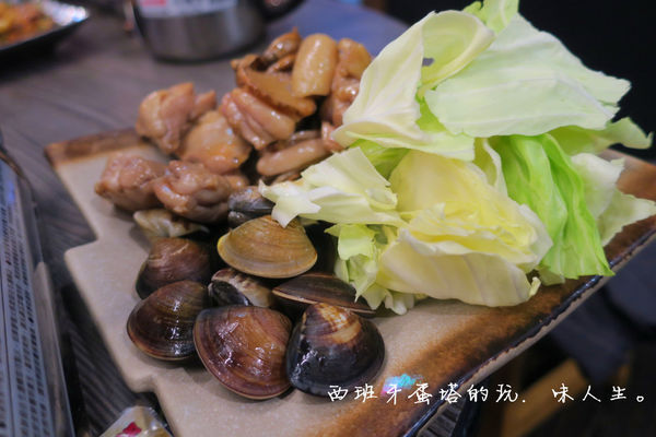 三九八燒烤食堂：三九八燒烤食堂|新竹夜晚嗨起來！各式串燒組合、異國料理炒泡麵、火焰燒酒雞絕對不能錯過～！