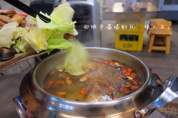 三九八燒烤食堂：三九八燒烤食堂|新竹夜晚嗨起來！各式串燒組合、異國料理炒泡麵、火焰燒酒雞絕對不能錯過～！