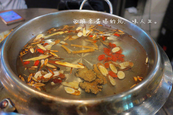 三九八燒烤食堂：三九八燒烤食堂|新竹夜晚嗨起來！各式串燒組合、異國料理炒泡麵、火焰燒酒雞絕對不能錯過～！