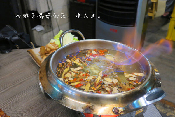 三九八燒烤食堂：三九八燒烤食堂|新竹夜晚嗨起來！各式串燒組合、異國料理炒泡麵、火焰燒酒雞絕對不能錯過～！