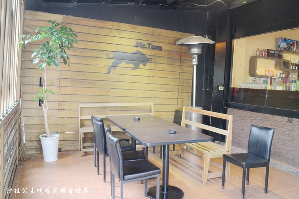 Mr. Tom 頂級牛排店:桃園龜山美食『Mr. Tom 頂級牛排店』林口好吃/比50元硬幣還厚的菲力牛排/飲料無限供應