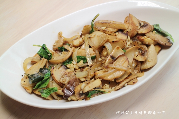 Mr. Tom 頂級牛排店:桃園龜山美食『Mr. Tom 頂級牛排店』林口好吃/比50元硬幣還厚的菲力牛排/飲料無限供應