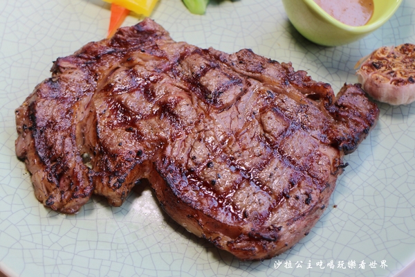 Mr. Tom 頂級牛排店:桃園龜山美食『Mr. Tom 頂級牛排店』林口好吃/比50元硬幣還厚的菲力牛排/飲料無限供應