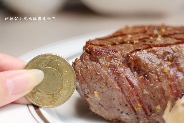 Mr. Tom 頂級牛排店:桃園龜山美食『Mr. Tom 頂級牛排店』林口好吃/比50元硬幣還厚的菲力牛排/飲料無限供應
