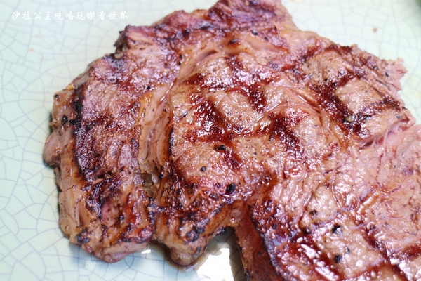 Mr. Tom 頂級牛排店:桃園龜山美食『Mr. Tom 頂級牛排店』林口好吃/比50元硬幣還厚的菲力牛排/飲料無限供應