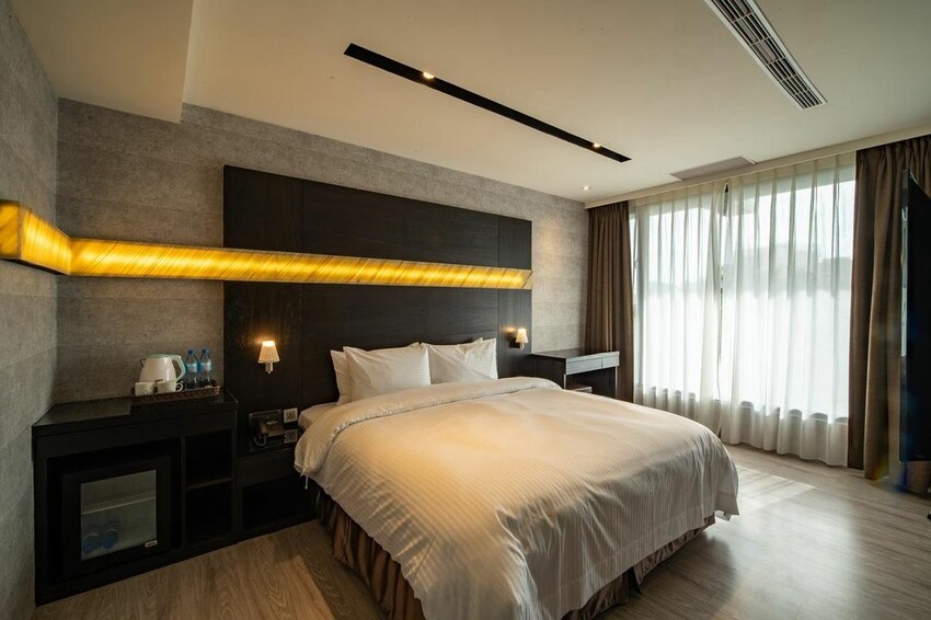 台中市中區【2024台中人氣住宿清單】TOP 5 間網友激推必住台中飯店、商務旅館！逢甲夜市/一中商圈/草悟道住宿攻略