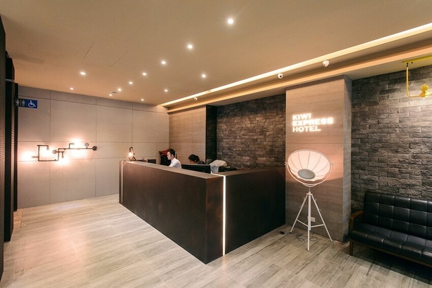 台中市中區【2024台中人氣住宿清單】TOP 5 間網友激推必住台中飯店、商務旅館！逢甲夜市/一中商圈/草悟道住宿攻略