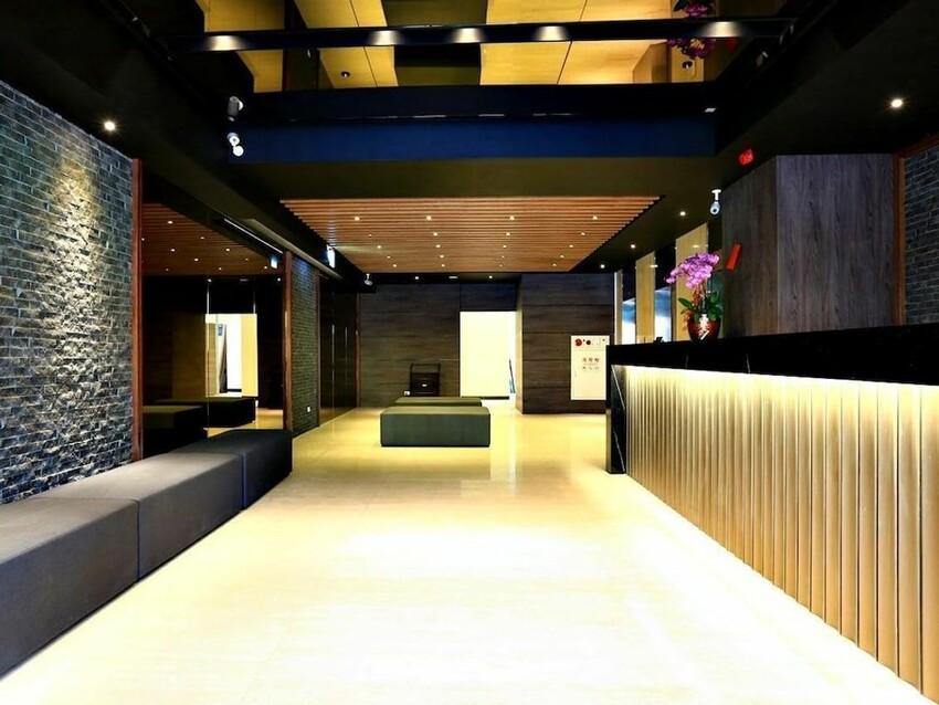 台中市中區【2024台中人氣住宿清單】TOP 5 間網友激推必住台中飯店、商務旅館！逢甲夜市/一中商圈/草悟道住宿攻略