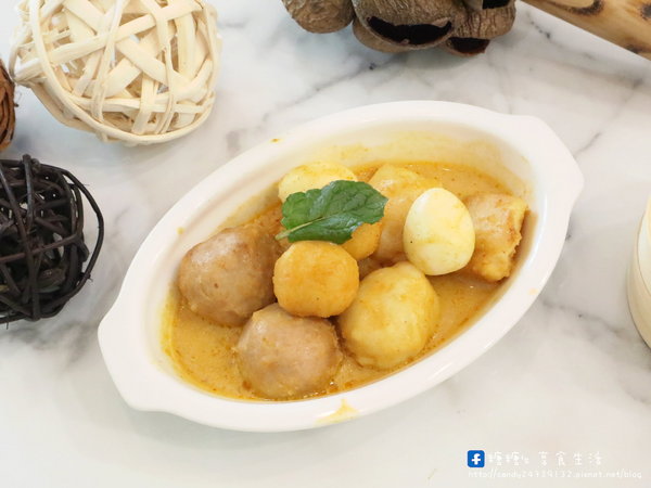 Mamak檔:〖台中│美食〗Mamak檔 星馬料理 ❤ 勤美商圈IG打卡熱點!!台北超夯馬來西亞料理店在台中也吃的到啦,裝潢超美,結合彩繪拍照景點,還有台中店限定湯麵重口味上市囉~