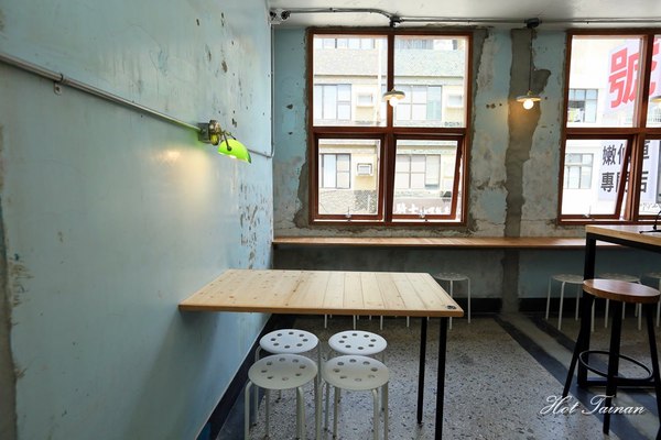 黑工號嫩仙草 赤崁店:【台南美食】黑工號嫩仙草赤崁店:老屋工業風格,享受一碗嫩仙草的悠閒食光