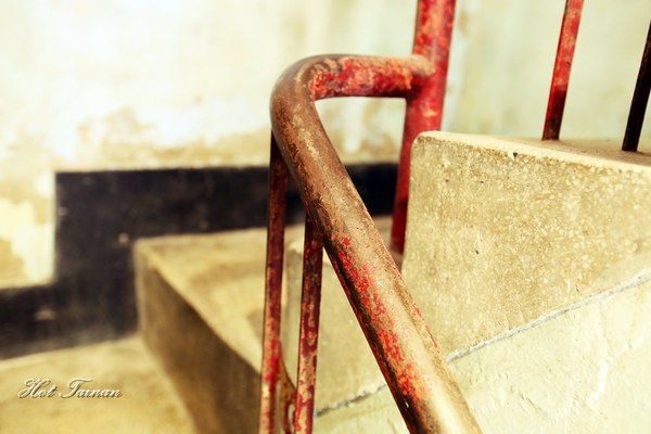 黑工號嫩仙草 赤崁店:【台南美食】黑工號嫩仙草赤崁店:老屋工業風格,享受一碗嫩仙草的悠閒食光