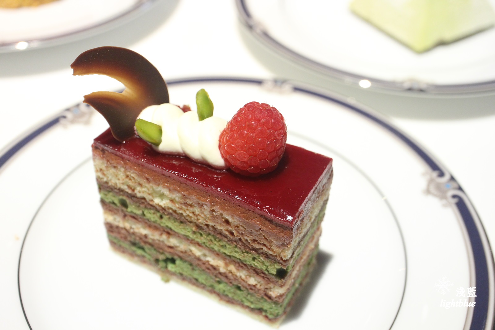 [ 劍南站．美麗華商圈美食 ] 淺藍 × 美福大飯店 Moment café & bakery～與日本神戶甜點的下午茶約會（文末抽獎神戶名廚限定甜品）