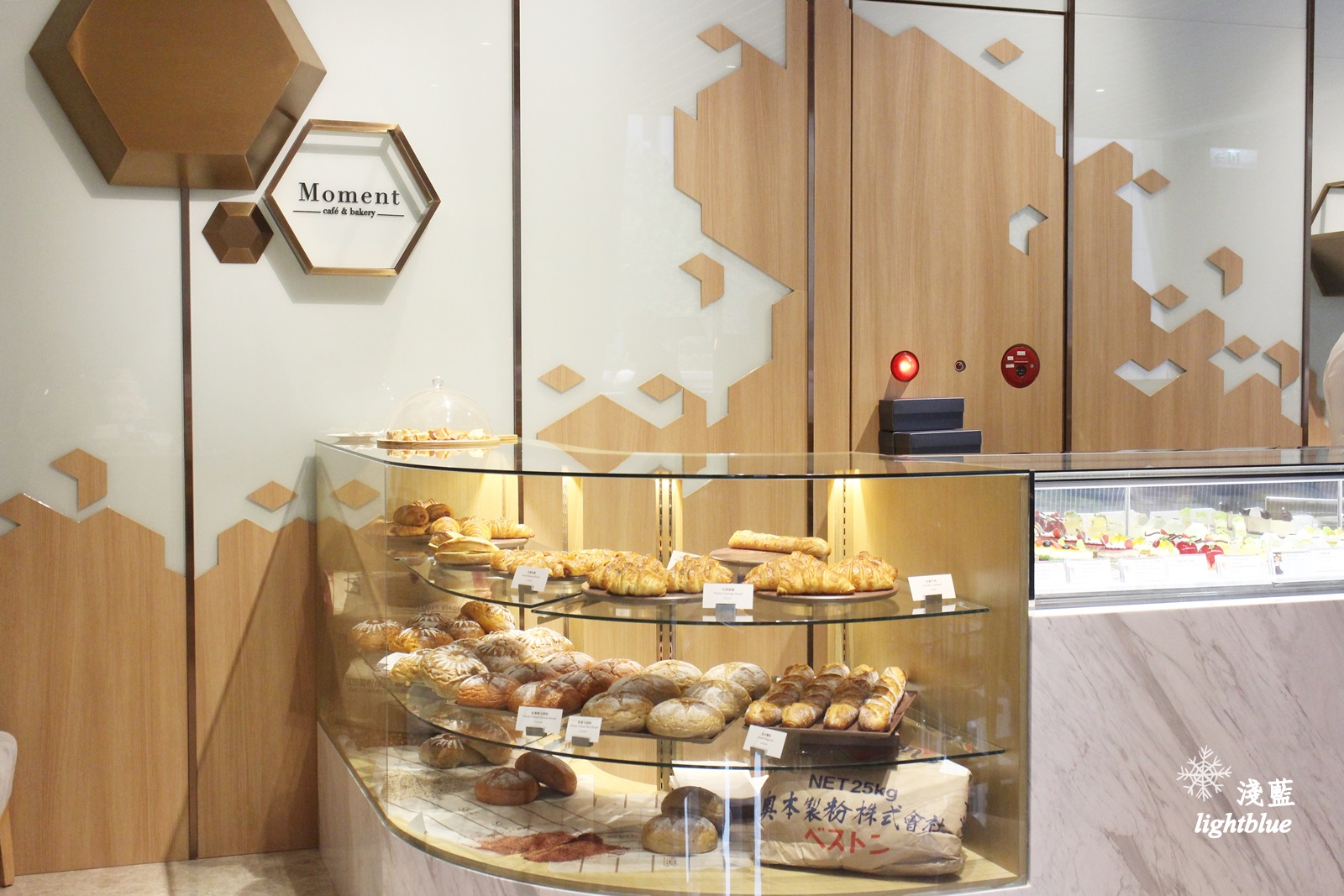 [ 劍南站．美麗華商圈美食 ] 淺藍 × 美福大飯店 Moment café & bakery～與日本神戶甜點的下午茶約會（文末抽獎神戶名廚限定甜品）