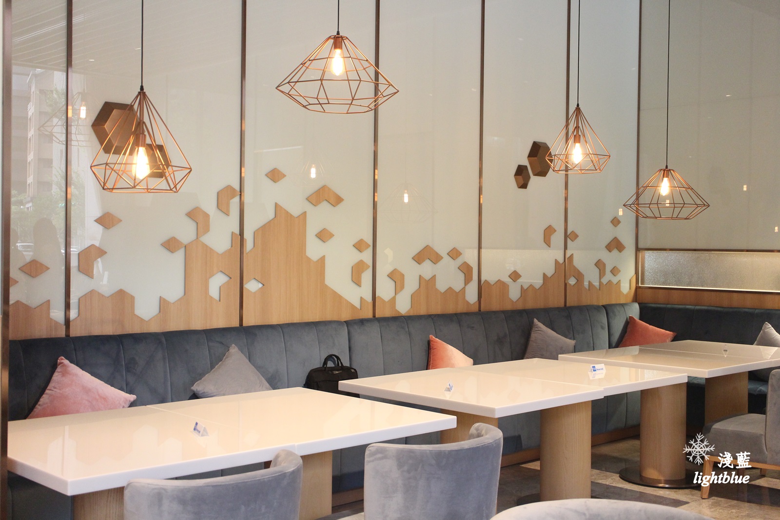 [ 劍南站．美麗華商圈美食 ] 淺藍 × 美福大飯店 Moment café & bakery～與日本神戶甜點的下午茶約會（文末抽獎神戶名廚限定甜品）