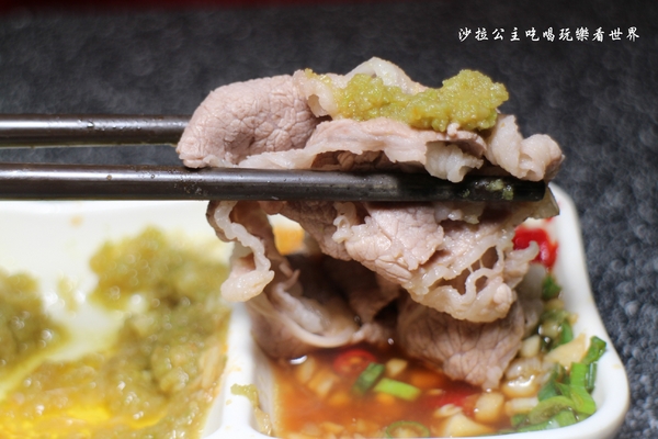 王子鴻精緻鍋物(原:王子鴻異國精緻火鍋):三重美食『王子鴻精緻鍋物』涮涮鍋/火鍋/打卡優惠/副餐.飲料.冰淇淋無限供應/捷運台北橋站