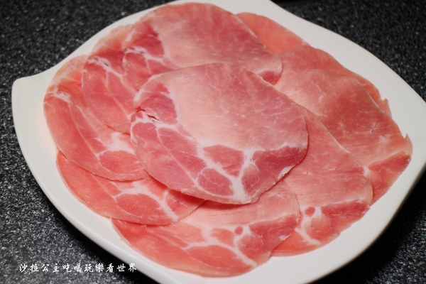 王子鴻精緻鍋物(原:王子鴻異國精緻火鍋):三重涮涮鍋/火鍋『王子鴻精緻鍋物』副餐/甜湯/飲料/冰淇淋無限供應/吃的到南洋風味鍋底/捷運台北橋站