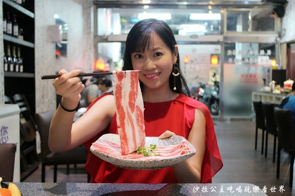 王子鴻精緻鍋物(原:王子鴻異國精緻火鍋):三重美食『王子鴻精緻鍋物』涮涮鍋/火鍋/打卡優惠/副餐.飲料.冰淇淋無限供應/捷運台北橋站