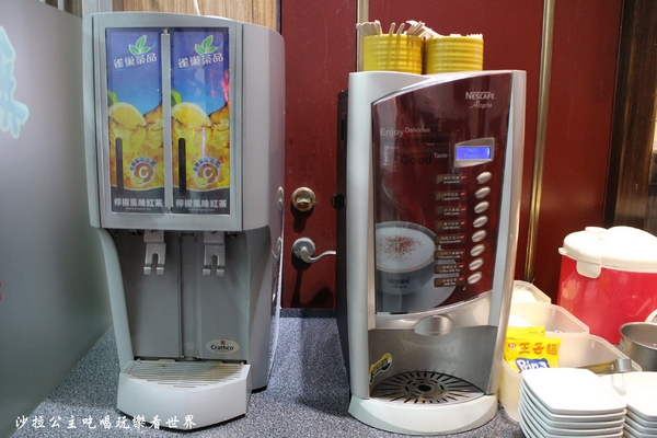 王子鴻精緻鍋物(原:王子鴻異國精緻火鍋):三重美食『王子鴻精緻鍋物』涮涮鍋/火鍋/打卡優惠/副餐.飲料.冰淇淋無限供應/捷運台北橋站