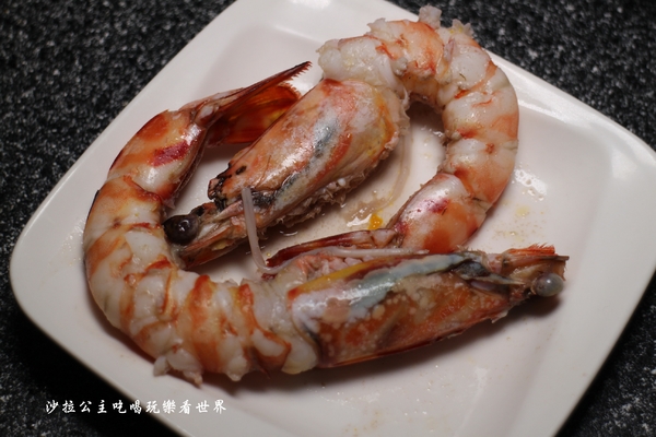 王子鴻精緻鍋物(原:王子鴻異國精緻火鍋):三重美食『王子鴻精緻鍋物』涮涮鍋/火鍋/打卡優惠/副餐.飲料.冰淇淋無限供應/捷運台北橋站