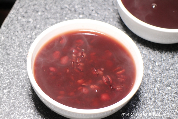 王子鴻精緻鍋物(原:王子鴻異國精緻火鍋):三重涮涮鍋/火鍋『王子鴻精緻鍋物』副餐/甜湯/飲料/冰淇淋無限供應/吃的到南洋風味鍋底/捷運台北橋站