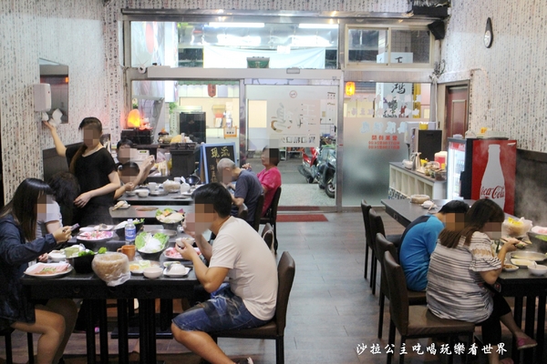 王子鴻精緻鍋物(原:王子鴻異國精緻火鍋):三重美食『王子鴻精緻鍋物』涮涮鍋/火鍋/打卡優惠/副餐.飲料.冰淇淋無限供應/捷運台北橋站