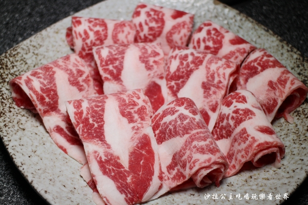 王子鴻精緻鍋物(原:王子鴻異國精緻火鍋):三重涮涮鍋/火鍋『王子鴻精緻鍋物』副餐/甜湯/飲料/冰淇淋無限供應/吃的到南洋風味鍋底/捷運台北橋站