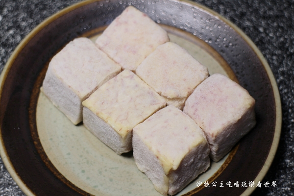 王子鴻精緻鍋物(原:王子鴻異國精緻火鍋):三重涮涮鍋/火鍋『王子鴻精緻鍋物』副餐/甜湯/飲料/冰淇淋無限供應/吃的到南洋風味鍋底/捷運台北橋站