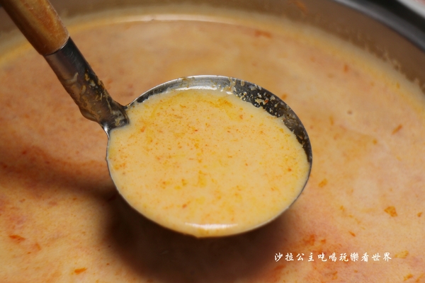 王子鴻精緻鍋物(原:王子鴻異國精緻火鍋):三重涮涮鍋/火鍋『王子鴻精緻鍋物』副餐/甜湯/飲料/冰淇淋無限供應/吃的到南洋風味鍋底/捷運台北橋站