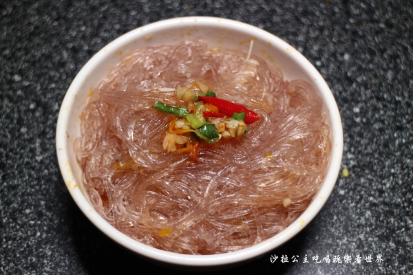 王子鴻精緻鍋物(原:王子鴻異國精緻火鍋):三重美食『王子鴻精緻鍋物』涮涮鍋/火鍋/打卡優惠/副餐.飲料.冰淇淋無限供應/捷運台北橋站