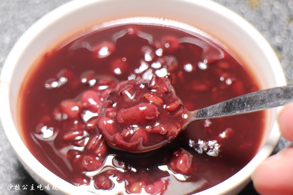 王子鴻精緻鍋物(原:王子鴻異國精緻火鍋):三重涮涮鍋/火鍋『王子鴻精緻鍋物』副餐/甜湯/飲料/冰淇淋無限供應/吃的到南洋風味鍋底/捷運台北橋站