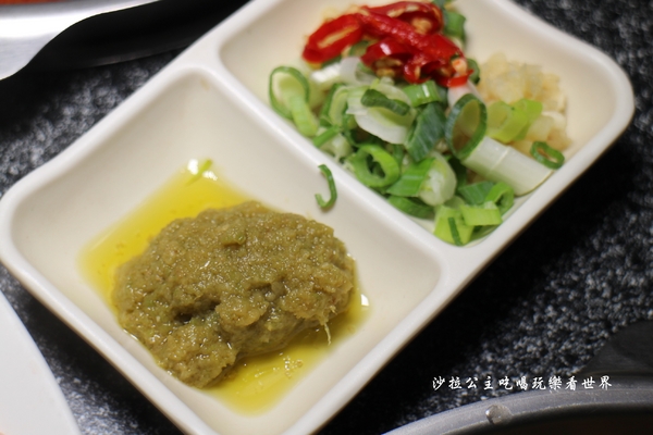 王子鴻精緻鍋物(原:王子鴻異國精緻火鍋):三重美食『王子鴻精緻鍋物』涮涮鍋/火鍋/打卡優惠/副餐.飲料.冰淇淋無限供應/捷運台北橋站