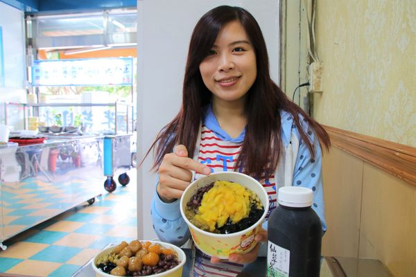 星大王甜品專賣店：【桃園美食】星大王甜品專賣~人氣古早味冰品/米苔目和芋圓口感Q彈/(隱藏版的)鳳梨芋圓冰/鳳梨綜合冰好吃