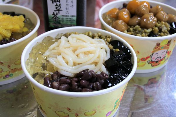 星大王甜品專賣店：【桃園美食】星大王甜品專賣~人氣古早味冰品/米苔目和芋圓口感Q彈/(隱藏版的)鳳梨芋圓冰/鳳梨綜合冰好吃