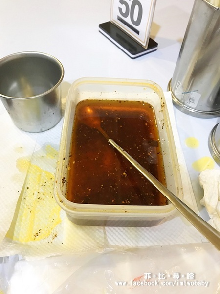 老陳涼麵（新址）：【捷運美食】老陳涼麵 炸醬+麻醬 一麵雙醬美味加倍 板橋超夯人氣深夜美食 宵夜限定4小時！