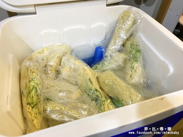 老陳涼麵（新址）：【捷運美食】老陳涼麵 炸醬+麻醬 一麵雙醬美味加倍 板橋超夯人氣深夜美食 宵夜限定4小時！