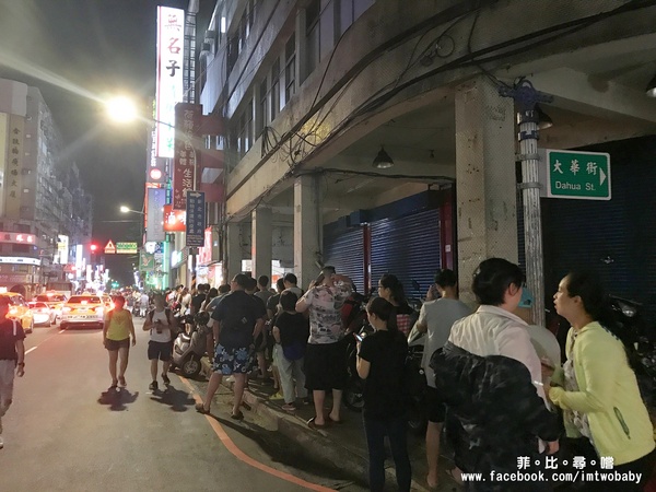 老陳涼麵（新址）：【捷運美食】老陳涼麵 炸醬+麻醬 一麵雙醬美味加倍 板橋超夯人氣深夜美食 宵夜限定4小時！